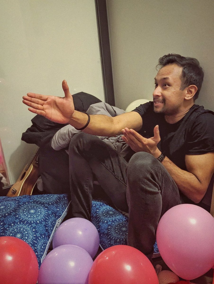 ohimahmood's tweet photo. Why do you need to call when you can inform it through a text or email? 🤪😜😝
#birthday #celebration #grateful #makamay https://t.co/m7kNvsesUn
