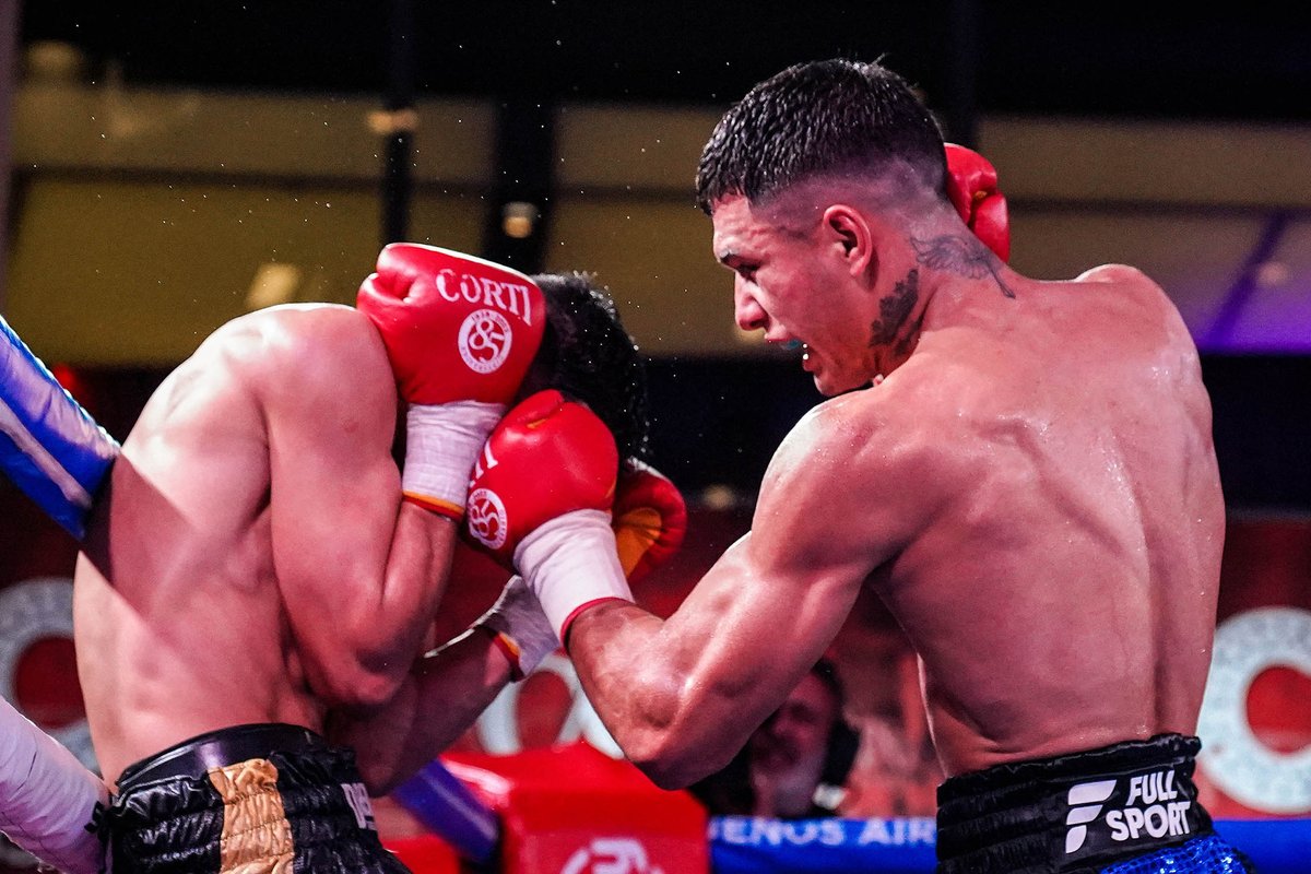 ROBLEDO BATALLÓ, PERO ARGUELLO RETUVO: PELEÓN EN EL FONDO

🏆 Título Sudamericano y Fedelatin pluma
🥊 Brian Arguello (9-3, 4KO) GDU10 Adrián Robledo (9-1, 5KO)
✍🏻Jueces: Azzinaro 97-93 (R) / Villegas y Mayorquín 96-94 (A)
📌 Árbitro: Gerardo Poggi