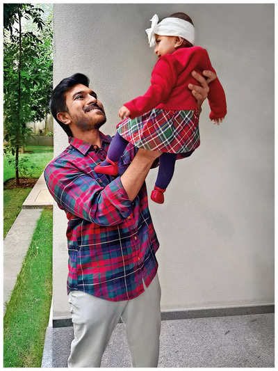 RcYuvashkthiNlr's tweet photo. We got the Picture of the day already 🤩 #Fathersday 

@AlwaysRamCharan #KlinKaaraKonidela https://t.co/CtlzkTHZ1A