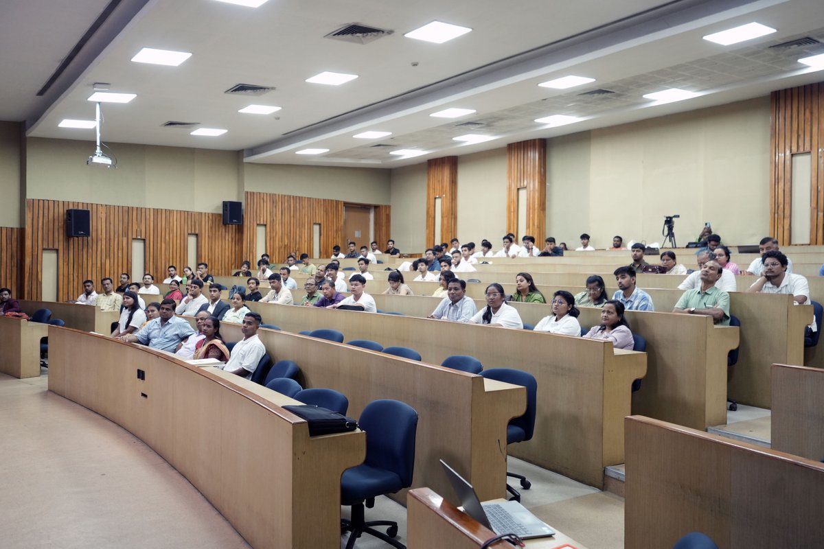 masaischool's tweet photo. Taking our mission of making #IIT quality learning accessible for all, we completed orientation for the first Credit Linked Program in Computer Science from Daksh Gurukul - IIT Guwahati. Students interacted with professors, toured the campus, and met their batchmates. 
#IITforALL https://t.co/zwxB6H2NoA