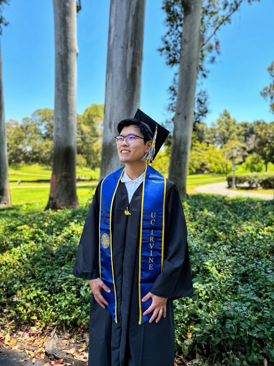 MikeYeung's tweet photo. Graduated! 🎓 https://t.co/VnL5DUNdMR