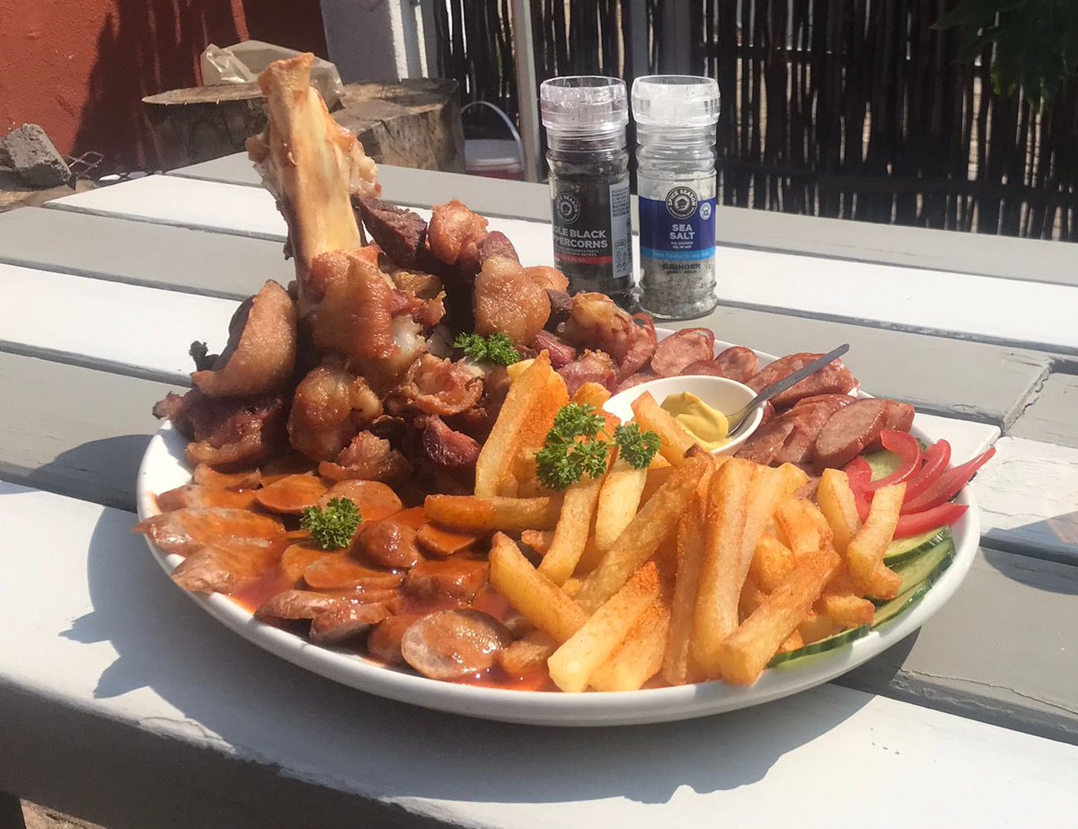 Phoenixbar2's tweet image. Hi #Randburg Join us for Superhero Sunday - Eisbein &amp;amp; Sausage platter - R299, 1kg Ribs &amp;amp; 1kg Wings - R349
363 Main Ave, Ferndale
P.S. we are off grid with water - bring a container &amp;amp; fill up
#water