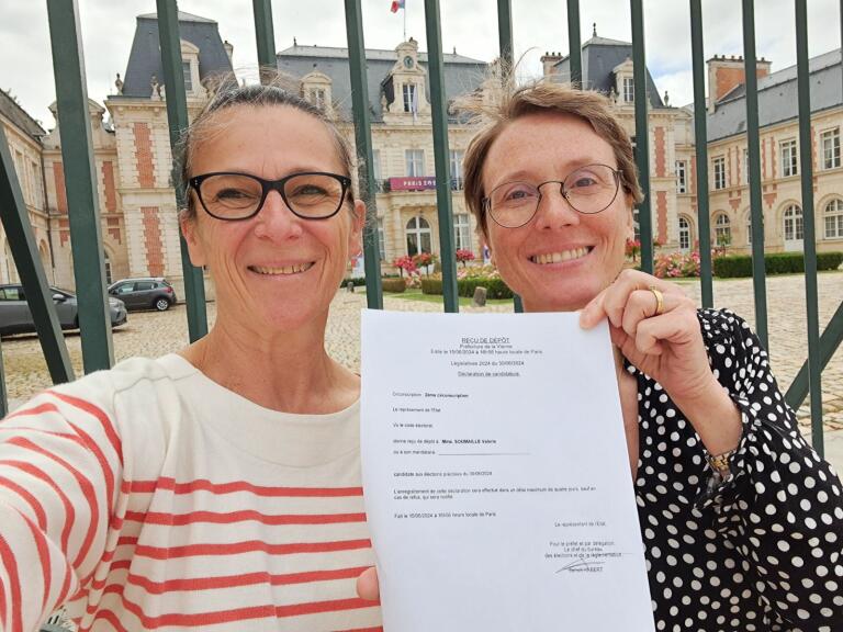 C'est fait !! Hier après-midi, après la manifestation joyeuse, @VSoumaille et moi avons déposé notre candidature à la préfecture de la #Vienne86. <a href="/PCF86/">PCF Vienne</a> <a href="/CoopEluesCRC/">Coopérative des Élu·e·s CRC</a> <a href="/Circo8602/">Circo 86/02 - Nouveau Front Populaire</a> #nouveaufrontpopulaire #circo8602