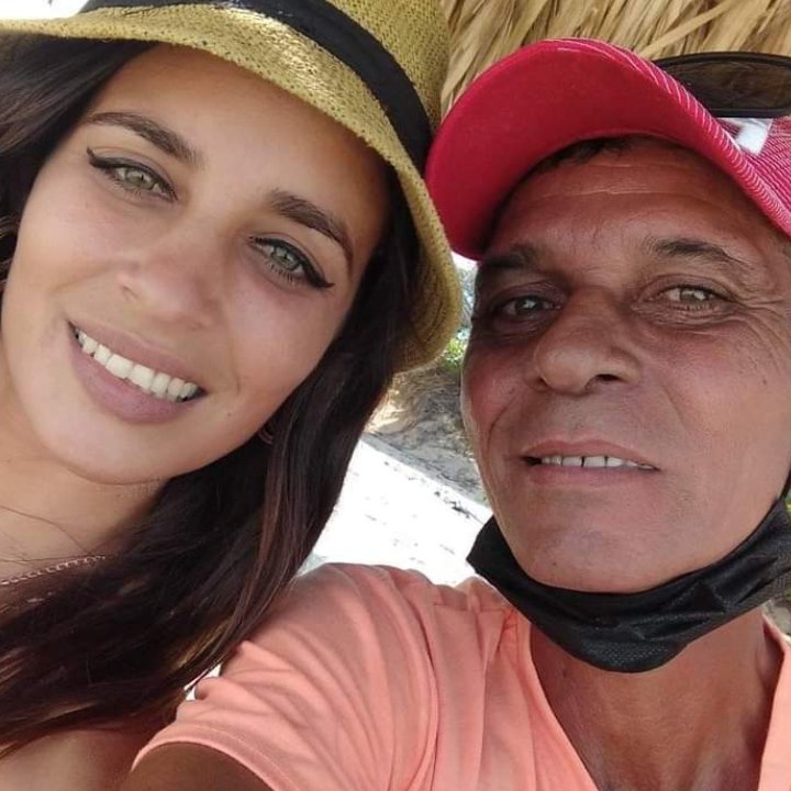 AnnaCastroGlez's tweet photo. Muchas felicidades a mi padre, mi guía, mi ejemplo a seguir. Te amo con todas las fuerzas de mi corazón https://t.co/3ZOoQ7Gt5V