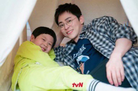 songhwasrain's tweet photo. Happy Fathers’ Day to Uju’s appa!!! https://t.co/wXnp3Axfjq
