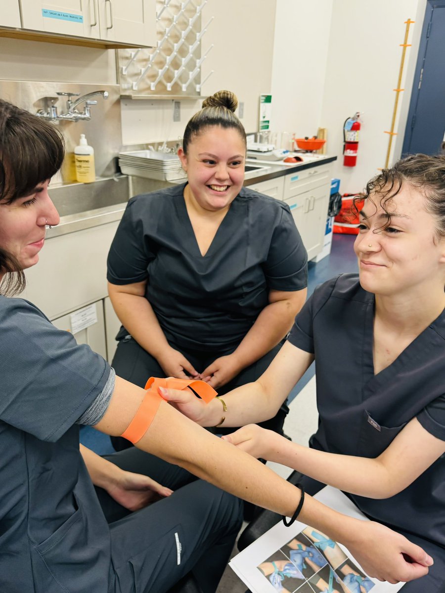 HillerKelli's tweet image. Summer phlebotomy has begun for our @bristolcc Taunton phlebotomy students. Some fun was had trying tourniquets for the first time! Not bad for the first attempt! With practice they will all be perfect! We ended the night with a lab tour #labrocks #lovemyjob @BobRezendes
