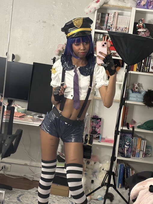 1 pic. see you at @GlotakuParty ! feel free to say hiii i’m friendly asf actually ? just shy!!! ? ╰(*´︶`*)╯♡