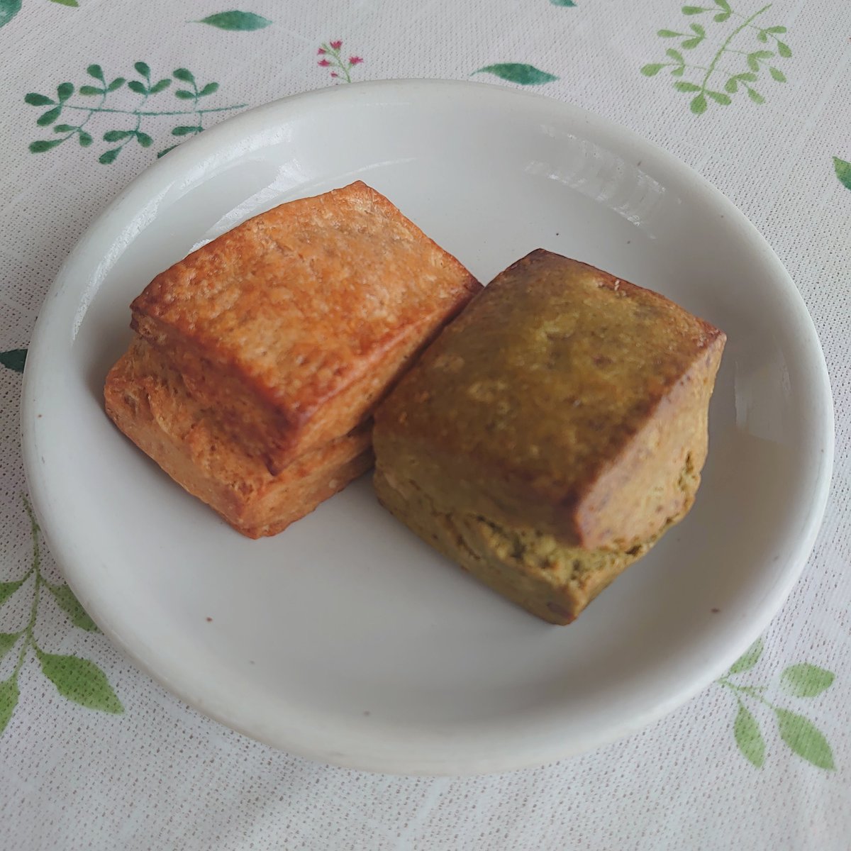 1000good's tweet image. 今日のブランチ
#スコーン
#ROBINPOST
#ピクルス
#加賀太きゅうり
#人参
#ズッキーニ