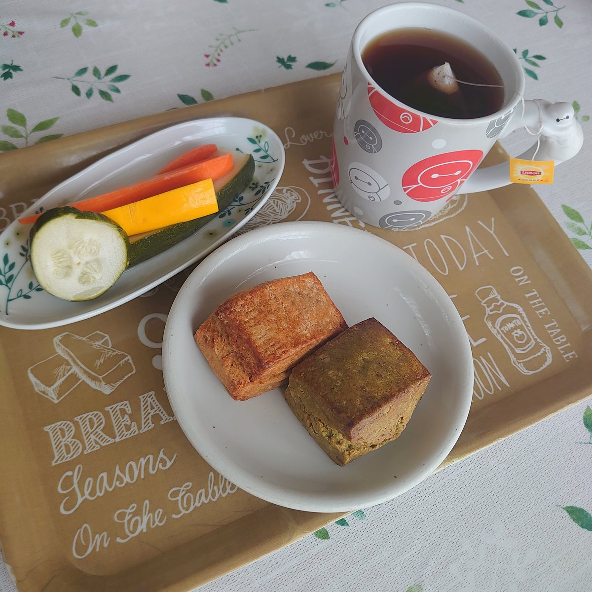 1000good's tweet image. 今日のブランチ
#スコーン
#ROBINPOST
#ピクルス
#加賀太きゅうり
#人参
#ズッキーニ