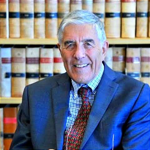 "Şeriat ilkelerinin veya başka herhangi bir dini kuralın, arabuluculuk veya diğer alternatif anlaşmazlık çözümü biçimlerinin temeli olmaması için hiçbir neden yok."

- İngiltere Baş Yargıç Nicholas Phillips, 2008