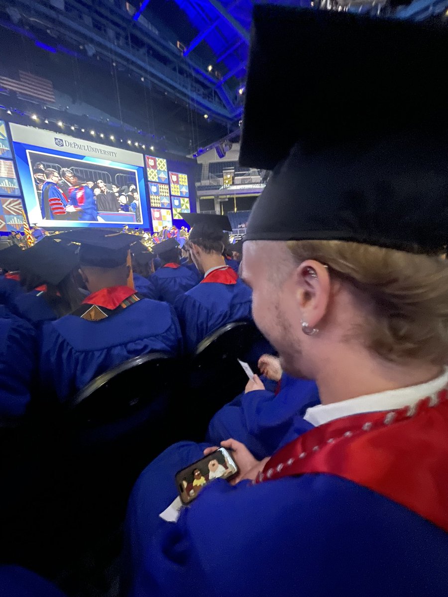 DanielDeis9's tweet photo. graduation boring as hell 😴 @ligriman https://t.co/P6f0mHJbJh