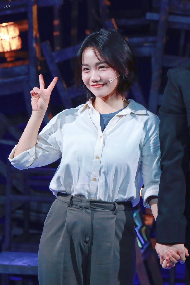 240615밤 뮤지컬 데미안
관객과의 대화 포토타임
싱클레어 #홍나현

수지 플러팅☺️✌️