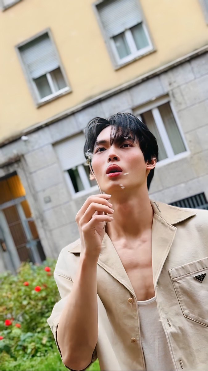junebluemoon's tweet photo. Very beautiful 😍🤎

#PradaxWIN
#winmetawin https://t.co/aTcp564Auu