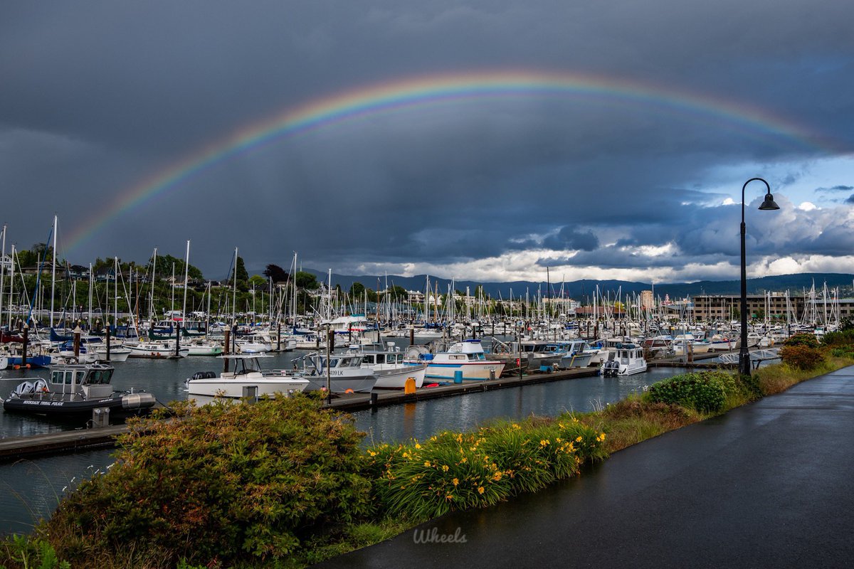 Gorgeous over Bellingham! 🌈 
Waited patiently for the showers to push east and the sun came out just in time to plant this beautiful rainbow over the marina ⛵️ #wawx #pnw