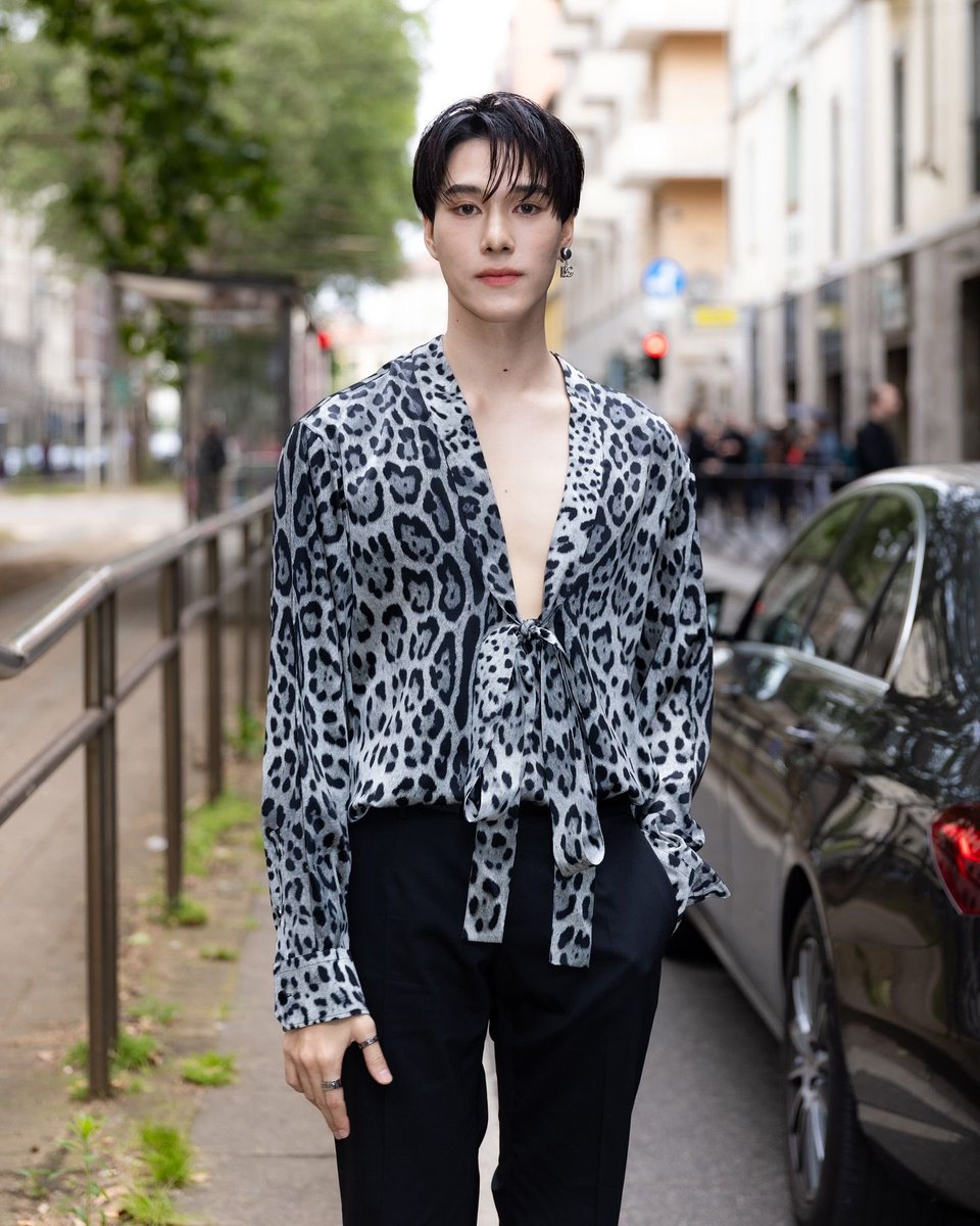 hirunkitfans's tweet photo. สว่าง 🤣

IG : _roster__

#DolceGabbana 
#DGSS25
#DGSS25xNani  
#hirunkit_ https://t.co/rxsLgfJXSr