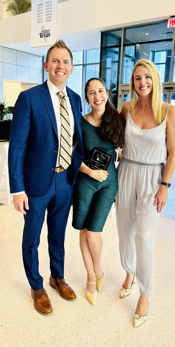 TTUHSCSurgery's tweet image. Congrats to our Trauma Medical Director Dr Jayne McCauley for being awarded the Outstanding Off-Service Faculty Award at the TTUHSC EM residency graduation ceremony 🎉 @TexasTechEM @umchealthsystem @ttuhscmed @TTUHSC