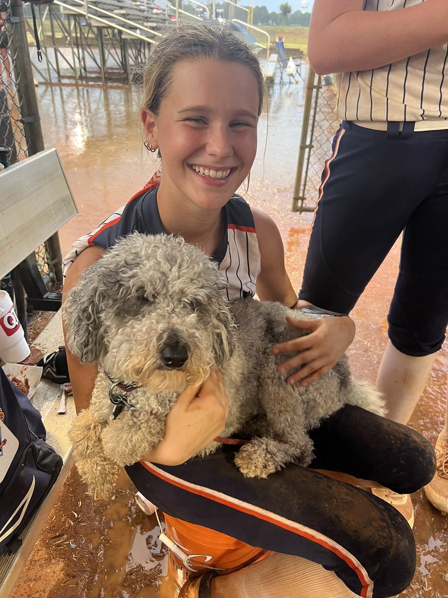 ECBullets_McGee's tweet photo. Amazing weekend for these girls and in a 16U tourney!!! 2 and 1 in pool play and had an amazing run in the last inning of bracket game to tie it up-got rained out….but they ended on 🔥! Not only do our girls play hard on the fields, they know how to have fun in the rain too!! https://t.co/zbZ7JKX9vp