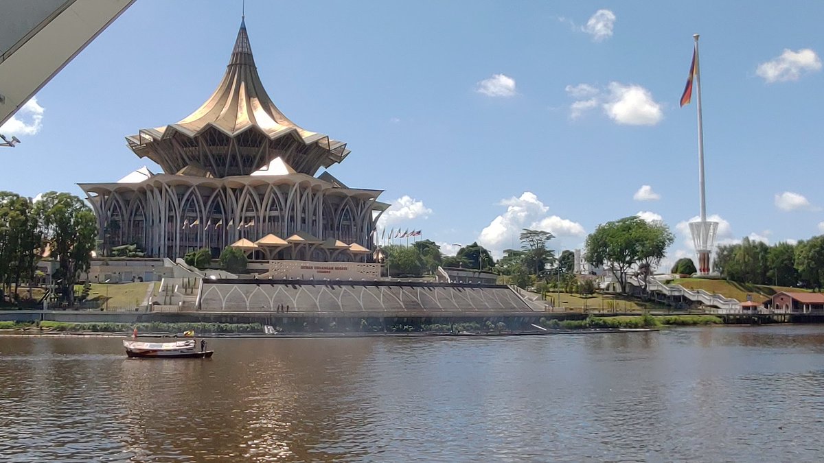 SetokaCitrus's tweet image. クチンの風景。サラワク川の流れのようにゆったりと時間が流れていく。
#BURIEDMEMORIES
#XManomaly
#ingress