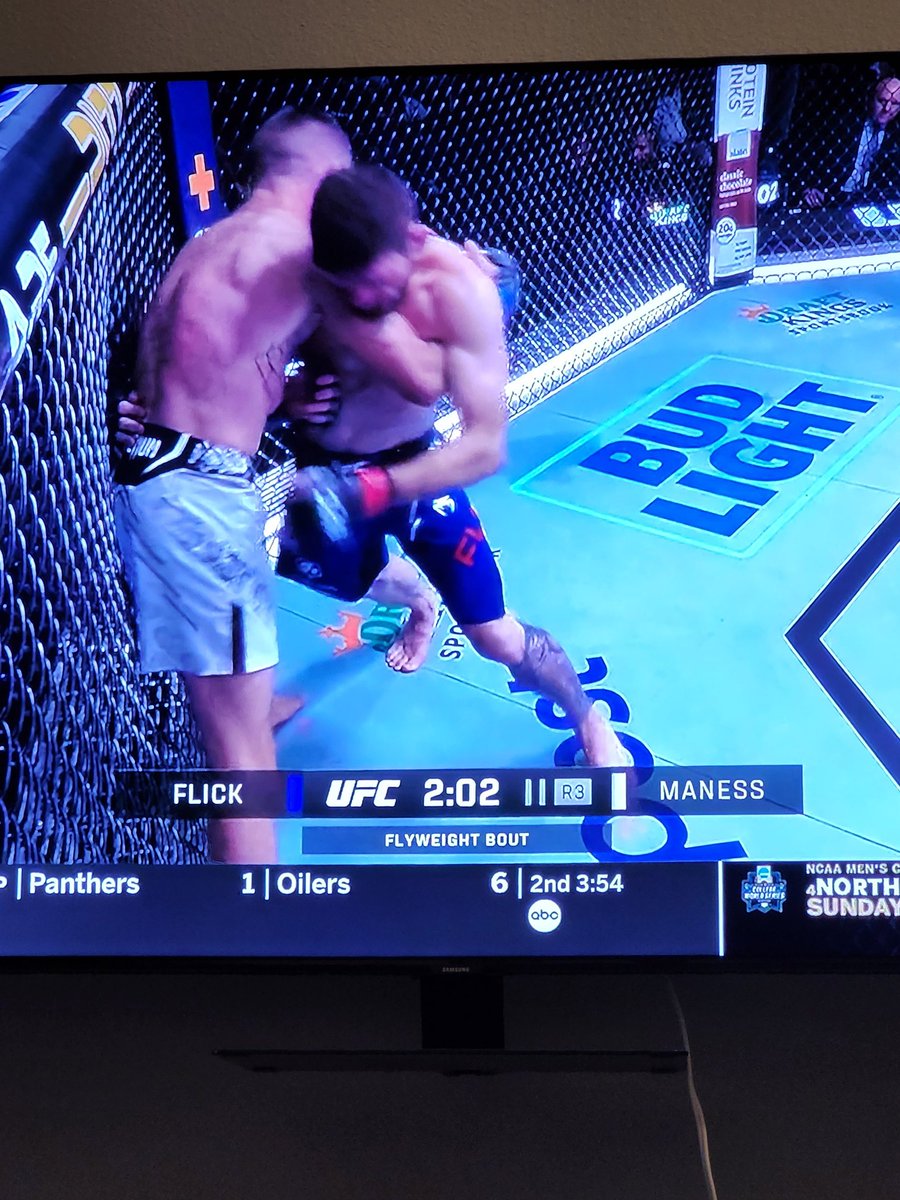 UrrrkG's tweet photo. If you squint enough, its Fuck vs. Maness 😅 #UFCVegas93 https://t.co/EEfvWkAtFh