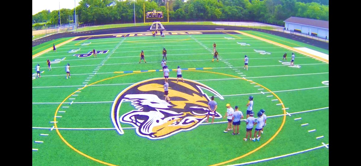 Huge thanks to the neighboring Leyden Eagles <a href="/LEYDENFOOTBALL/">Coach Cerasani</a> for stopping by Week #1 of camp for some competition!! Best of luck this season 💯 #TigersHUNT #TheHuntBegins