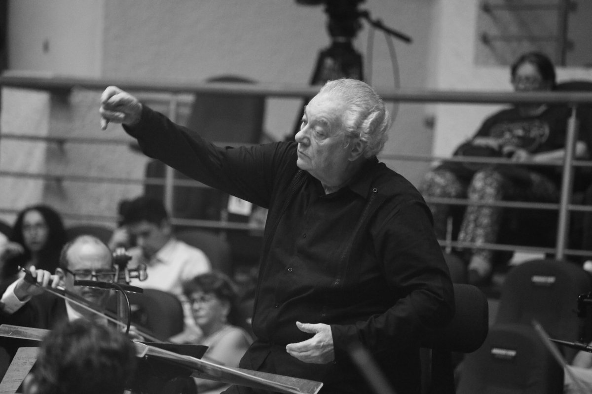 OSEMoficial's tweet photo. Agradecemos a nuestro público por acompañarnos este viernes en nuestro #Programa17 bajo la batuta del maestro Albert Moehring, director huésped, acercándonos al cierre de nuestra gran Temporada 150.
#ElPoderDeServir https://t.co/ENuiaoLGok