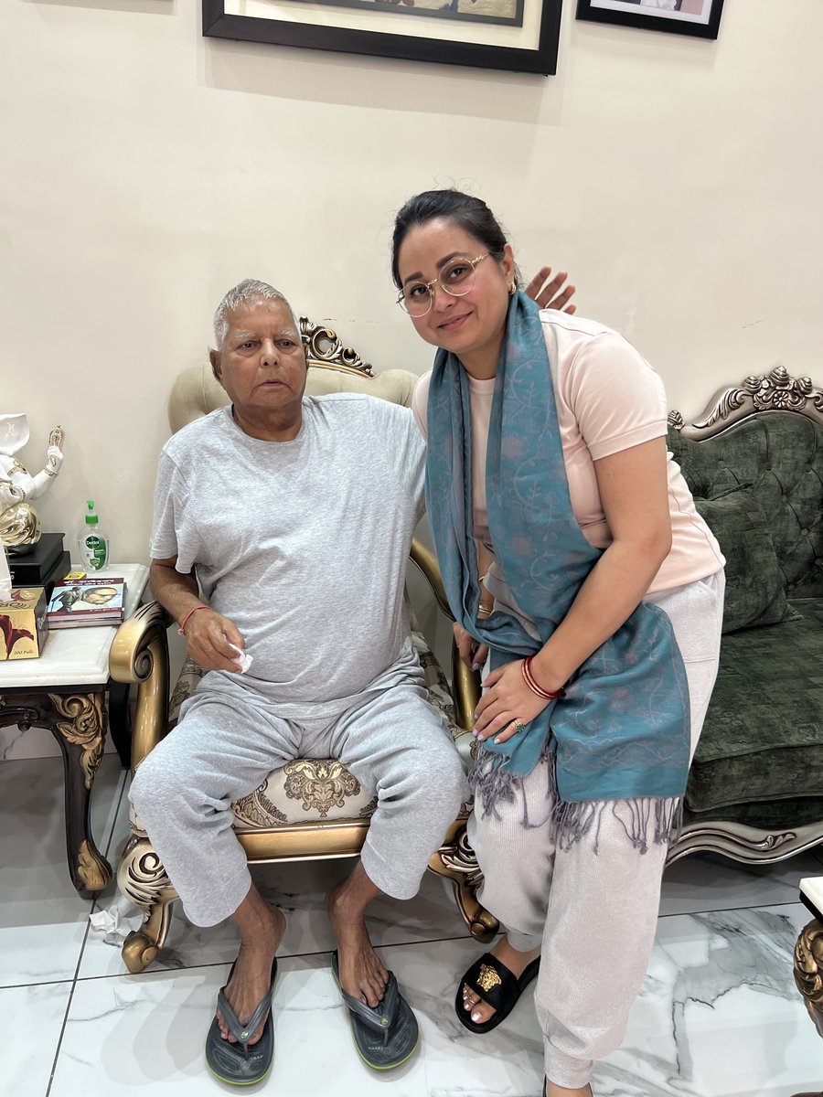 RohiniAcharya2's tweet photo. मेरे लिए तो आपके कंधों से बढ़ कर कोई तीर्थ नहीं है पापा,आपका प्यार व् सदैव आपसे मिलने वाला मार्गदर्शन मेरी सबसे शक्तिशाली नैतिक शक्ति..
'मेरे लिए आप क्या हैं' शब्दों में इसे बयां करना असंभव है ,मैं बस इतना ही कह सकती हूँ "आप सबसे खास, आप अविश्वसनीय हैं"  
हैप्पी फादर्स डे पापा 🙏 https://t.co/wndZluqLDb