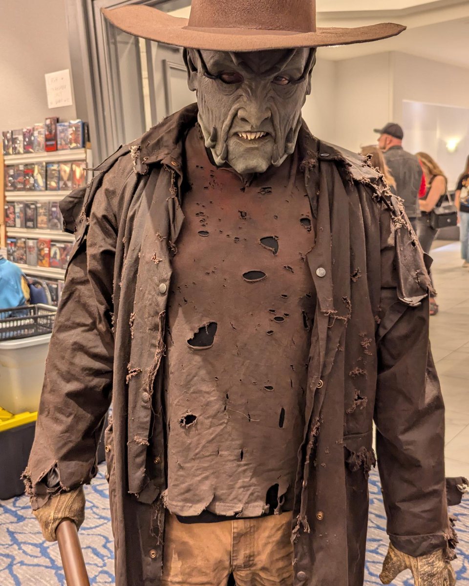 ReviewsScare's tweet photo. Just some of the awesome costumes we saw on day one of the @YYCHorrorCon
#horror #YYC #calgary #calgaryhorrorcon #cosplay https://t.co/JD6xR8Da48