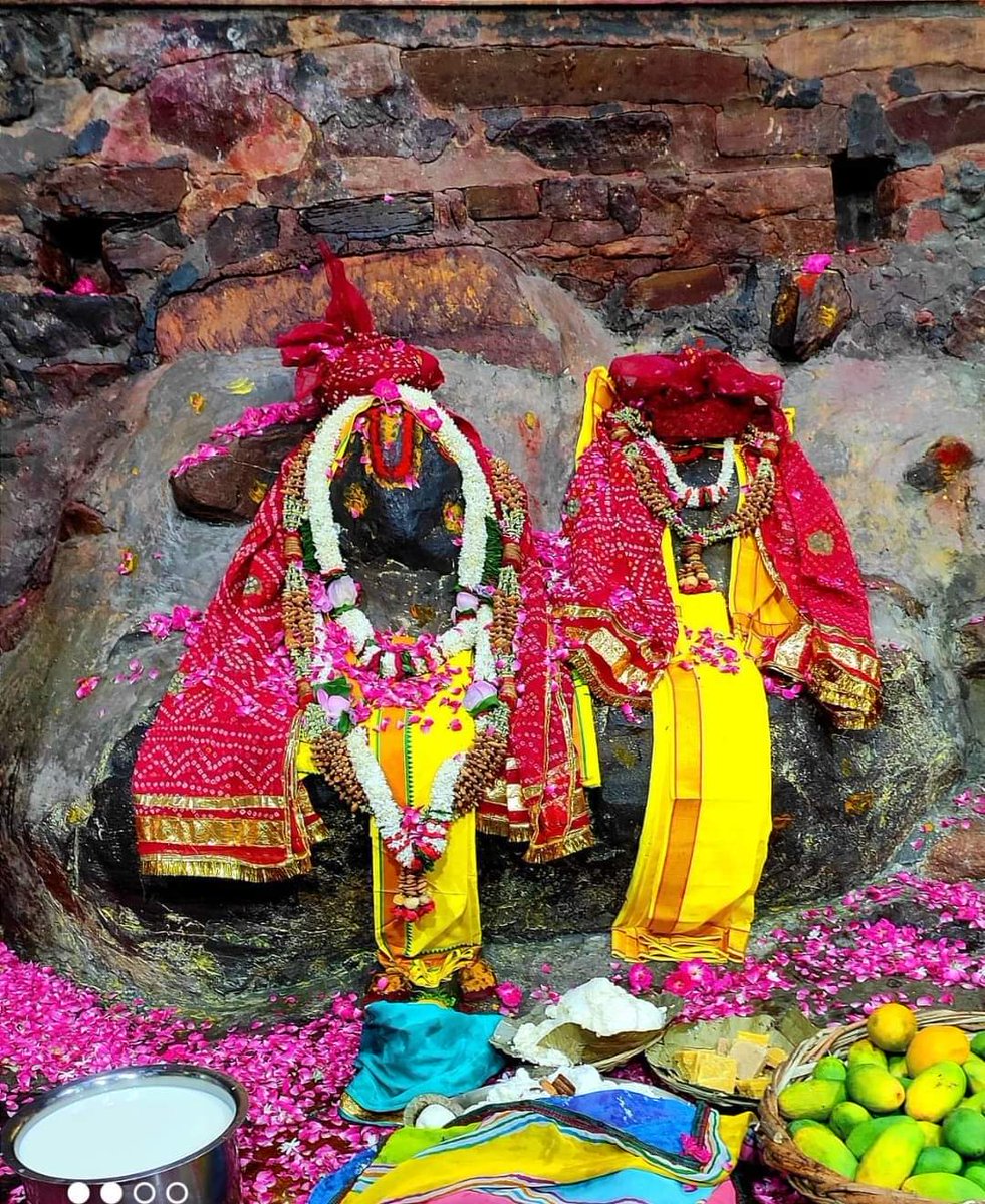 🌹🌼श्री गिर्राज जी महाराज के
 आज के मंगला आरती श्रृंगार दर्शन दान घाटी गोवर्धन से🌼🌹