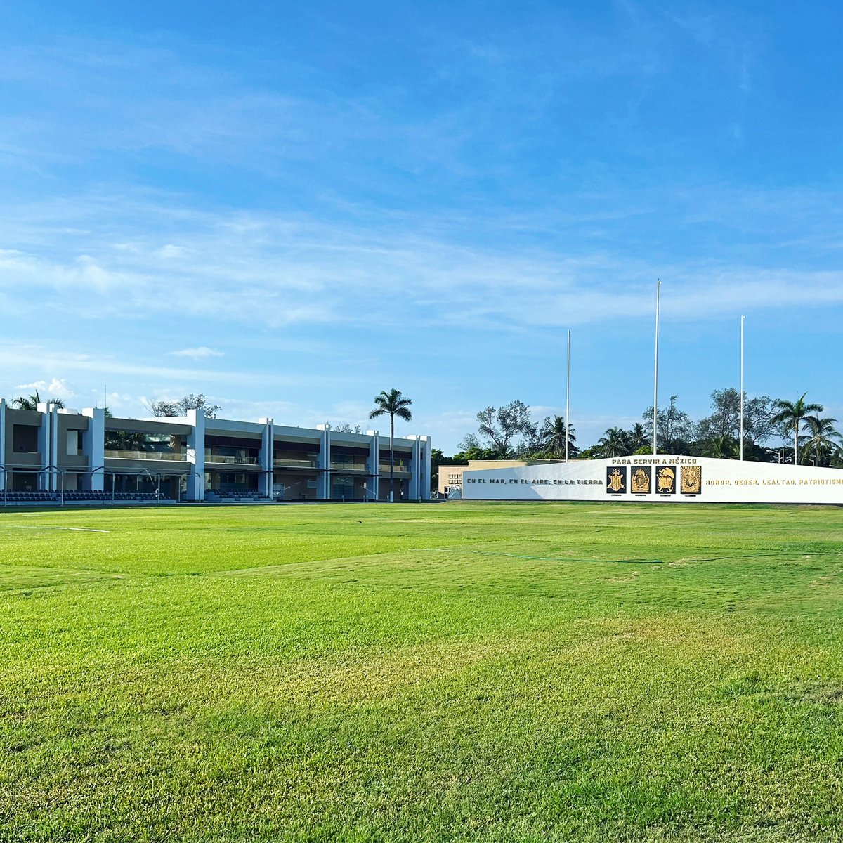 gaserranos's tweet photo. Heroica Escuela Naval Militar. Noble por la pureza de sus tradiciones, Heroica por los hechos gloriosos de sus hijos. #HENM #HESCNAV #AntonLizardo #Veracruz #Mexico https://t.co/1QAA832ia8