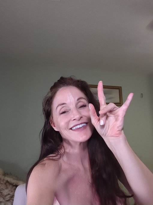 I'm thinking we hang tomorrow? https://t.co/f020JhFgc3<a href="/tag/onmfc"class="tags"><span>#onmfc</span></a>