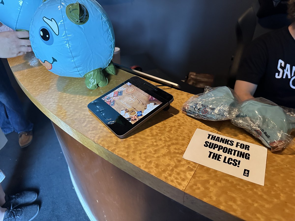 joey 🍉 tweet media