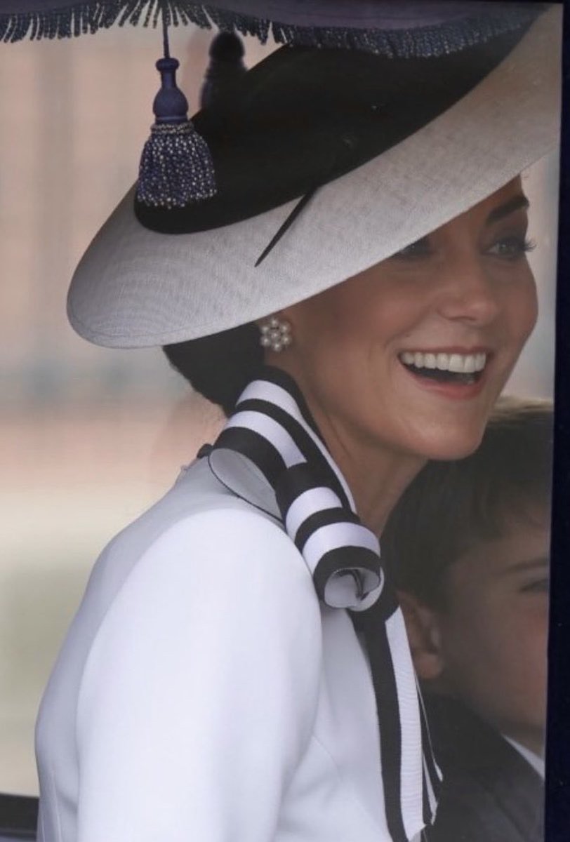 PVPB84's tweet photo. Catherine being the epitome of class and grace - even under pressure.  

#PrincessofWales https://t.co/tSSEqC6wXs