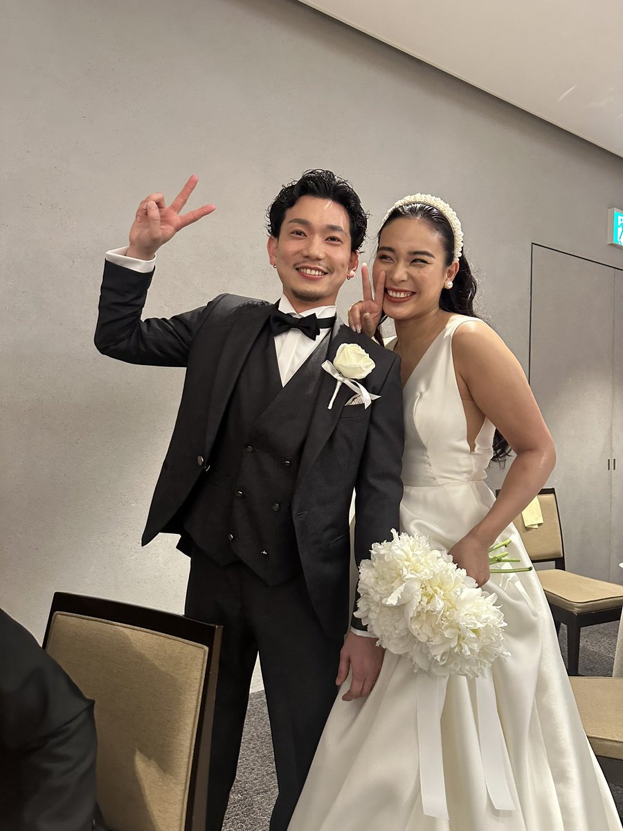 k_z_k0's tweet photo. I attended the wedding of the two people I love. It was beautiful. Thank you for inviting me👍Congratulations:) https://t.co/WBl30SzbiP