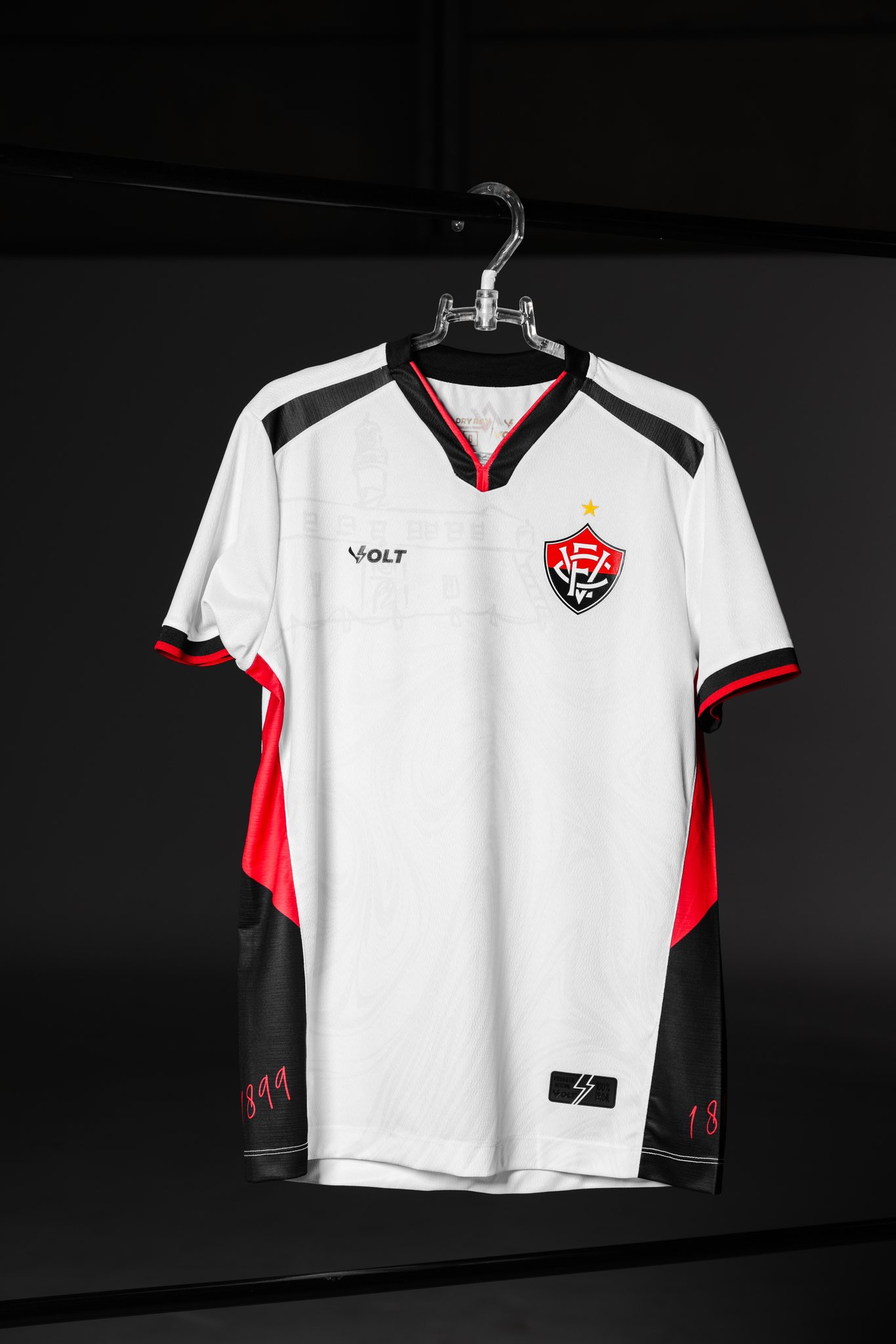 GQKXLPJWQAA4x_k?format=jpg&name=large