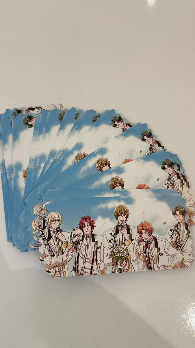 주최측의 예측 실패로 예쁜 오리지널 티켓을 못 데려가시는 분들이 너무 많이 생겨서🥹 당일 10연 스카우트 이벤트는 20연 안에 두명의 멤버가 나오시면 특전을 지급해드리도록 하겠습니다!