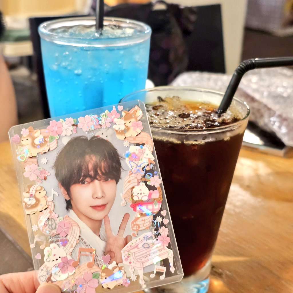 부산에두 열어줘서 감사합니댱
사장님이 친절하고 생일컵이 기여어요

#어서오세요_헷도라지농장