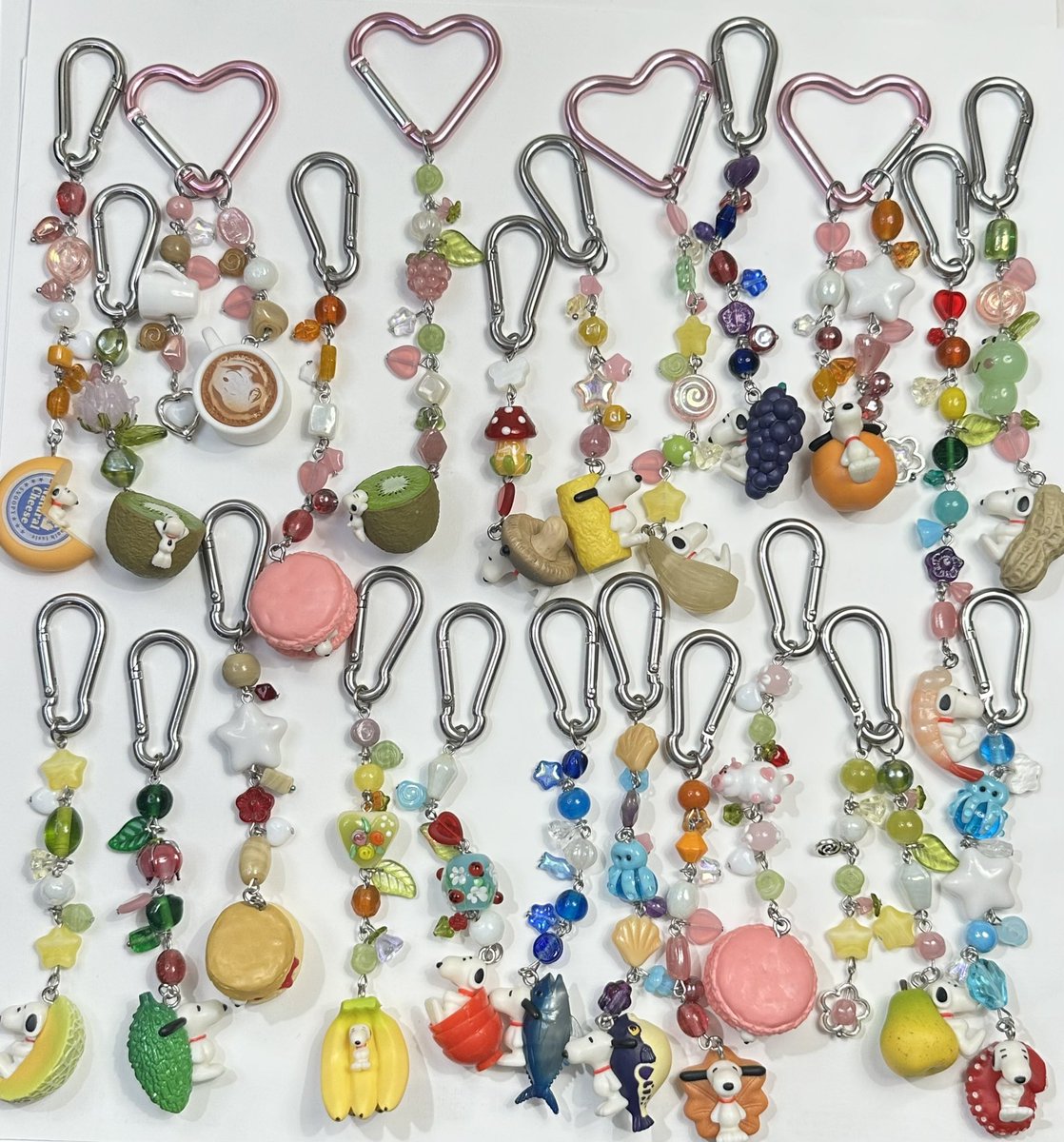snoopy carabiner giveaway!

1 winner will win a CUSTOM snoopy carabiner 🙂‍↕️

winner can pick from any snoopy i have and i will make them a custom charm to match!

to enter:
-follow me + rt this tweet! 
-rt my pinned tweet

ends 6/29, same day as my next drop!!