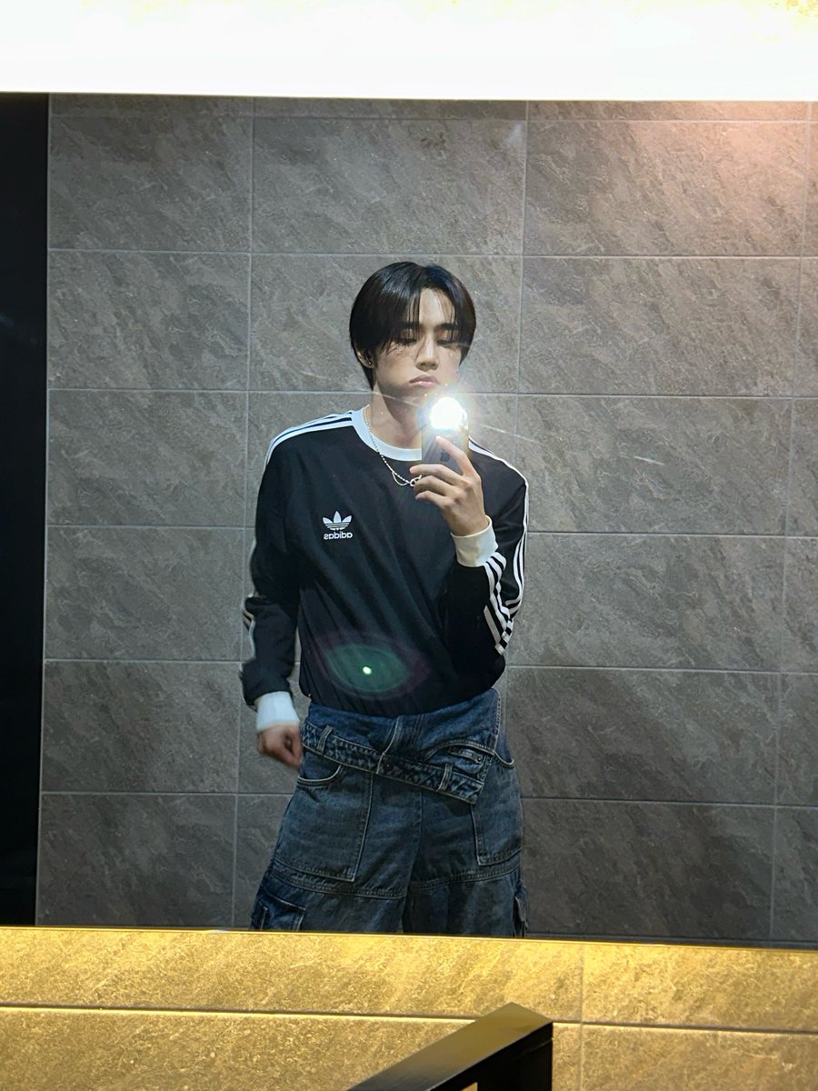 1ikesun's tweet photo. 선우가 버블로 사진 보내줘따 ����🖤🖤 https://t.co/vQoXV2alPM