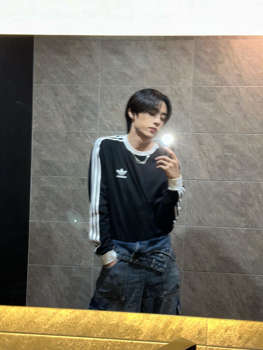 1ikesun's tweet photo. 선우가 버블로 사진 보내줘따 ����🖤🖤 https://t.co/vQoXV2alPM