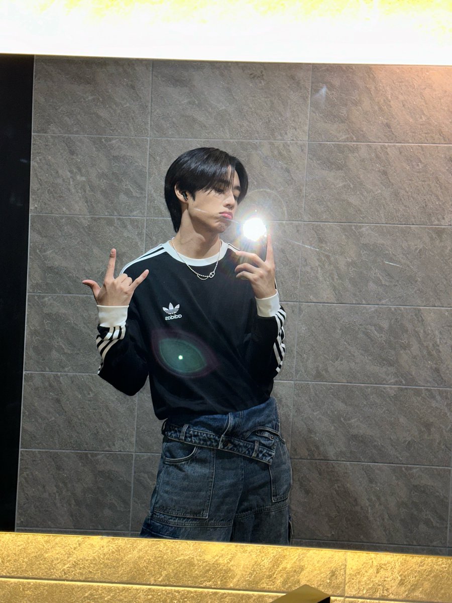 1ikesun's tweet photo. 선우가 버블로 사진 보내줘따 ����🖤🖤 https://t.co/vQoXV2alPM