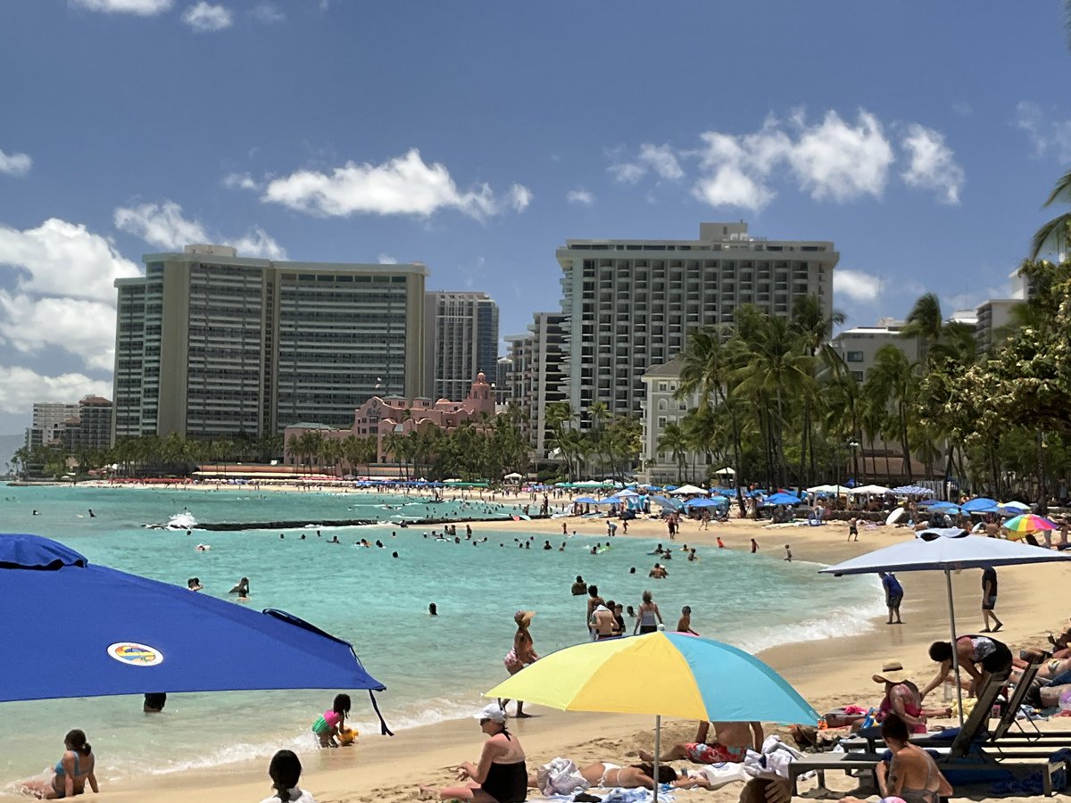 hawaii_isla808's tweet photo. Aloha Saturday from Waikiki in Oahu, Hawaii. πΈβ€οΈπΊππΌβοΈπ΄π₯π€πΌποΈπΈπββοΈππ»ββοΈποΈππΊπΈ #hawaii #oahu #honolulu #waikiki #alohasaturday #aloha https://t.co/cK3cXNgExW