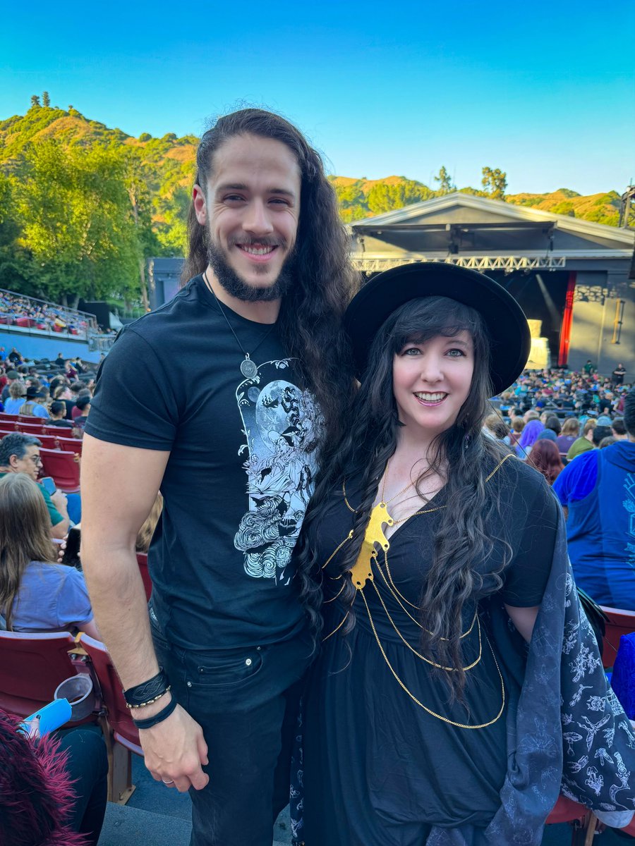 ByrningRaven's tweet photo. @CriticalRole at the Greek! Let’s go Bells Hells! #criticalrole #critterfashions #bellshellslive #criticalrolespoilers https://t.co/M11msUirHr