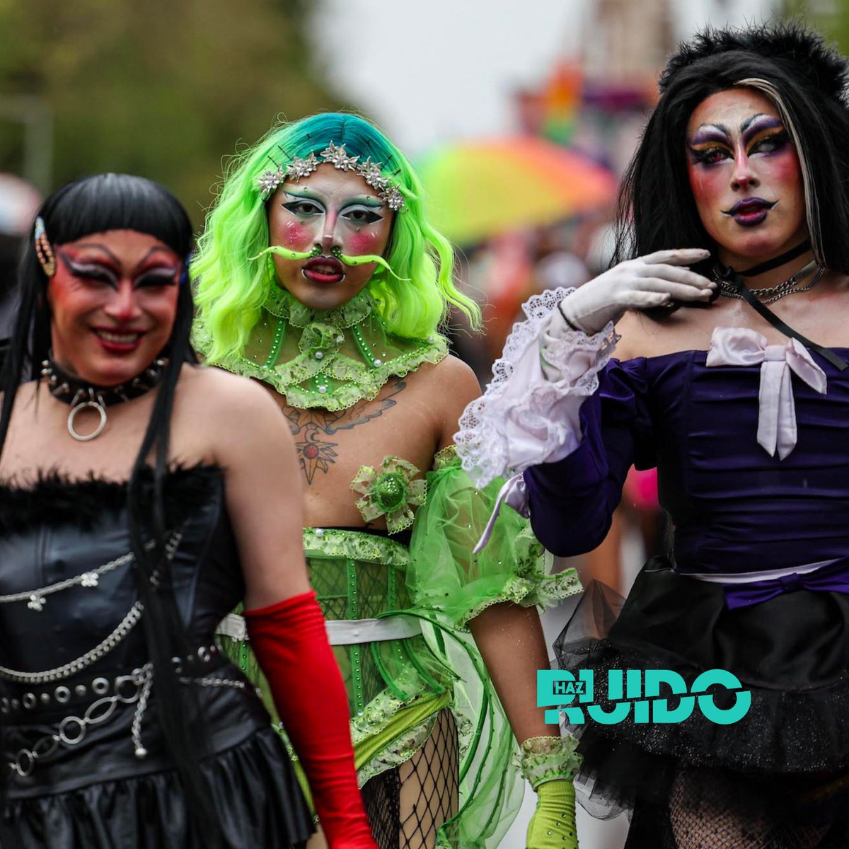 Los colores de las banderas que representan las identidades y la orientación sexual de cientos de personas  LGBTQ+ inundaron Paseo de Montejo, en lo que se convirtió en una celebración de la diversidad 🏳️‍🌈🏳️‍⚧️ 
📸 <a href="/lorenzochp/">Lorenzo Hernández</a> 

Lee la nota aquí 👉 tinyurl.com/5n76buh5