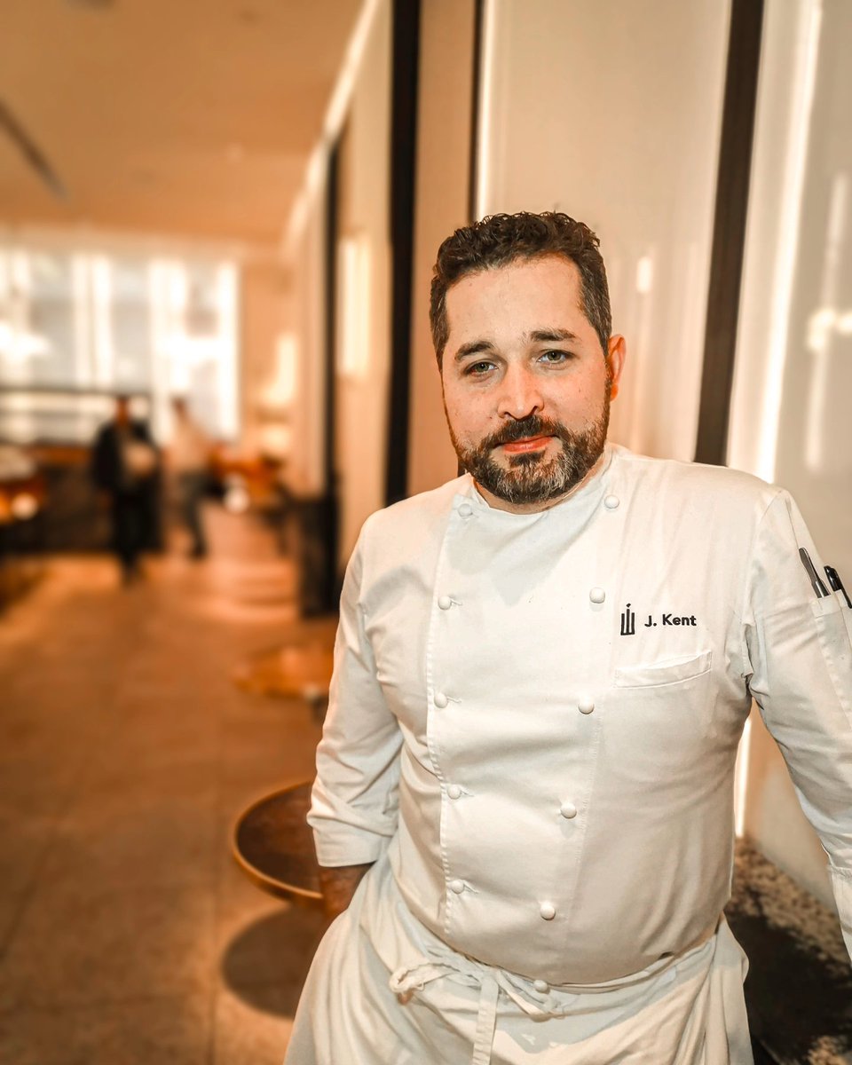 Con tan solo 46 años, falleció  el chef neoyorkino James Kent, cabeza del restaurante <a href="/CrownShyNYC/">Crown Shy</a> , y forjado en lugares como 11 Madison Park, y Jean-George.  Tuve el privilegio de conocerlo,  su  talento, y su extraordinario restaurante.  Condolencias a sus seres queridos.