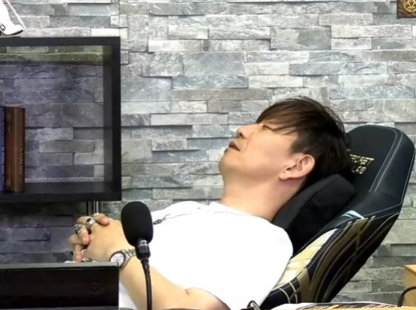 𝒮𝒰𝒦𝐼 🐍🍎 tweet media