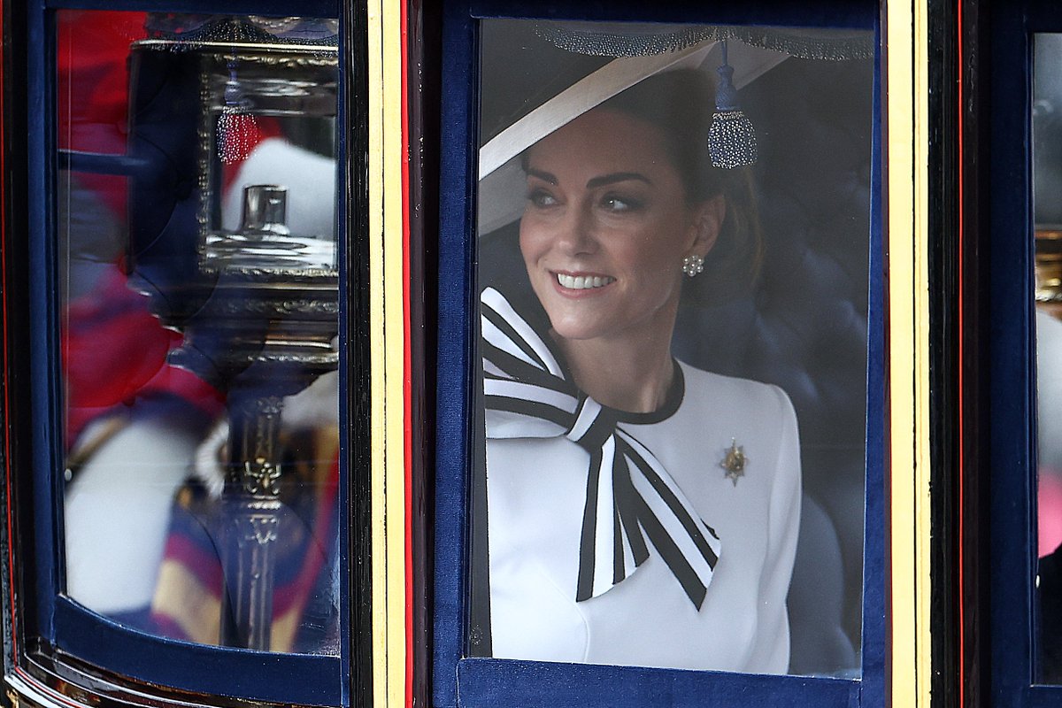PhilstarNews's tweet photo. Britain's Catherine, Princess of Wales, made her first public appearance since her cancer diagnosis in March during the Trooping the Colour military on Saturday, alongside Prince William and their children, Prince George, Princess Charlotte, and Prince Louis.

📸 AFP/Justin Tallis

Read: https://t.co/2rgvX9GQJA