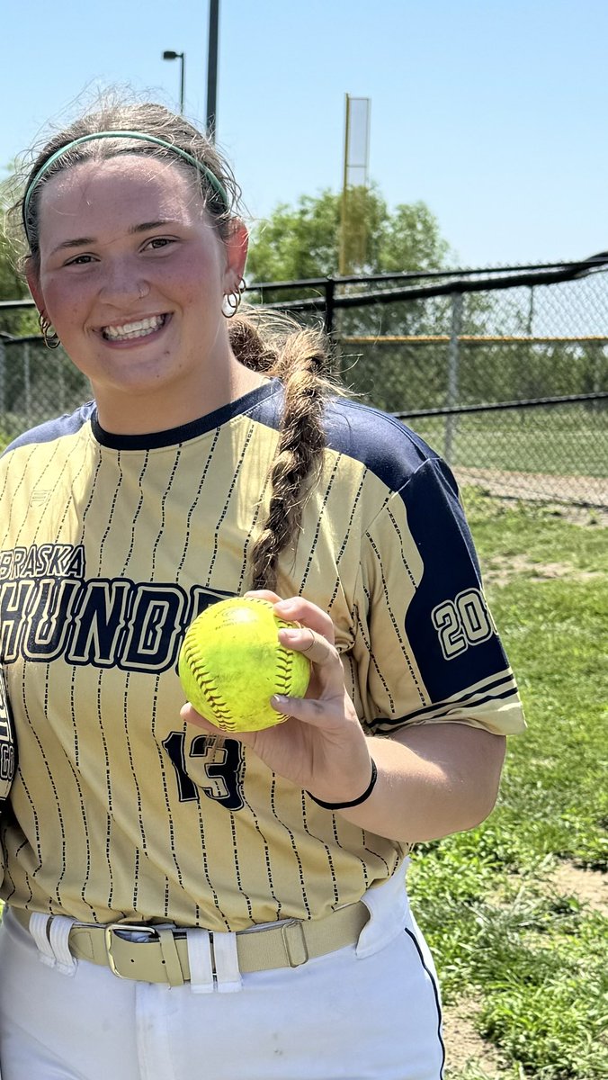 Game 2: 9-4 loss. Bats started off hot and then just couldn’t bounce back. <a href="/BriTrue2/">Bri True</a> 2-2 with 3R 💣, <a href="/claire_braun4/">Claire Braun</a> 1-1, RBI, <a href="/brohman_07/">Bella Rohman</a> 1-2.
