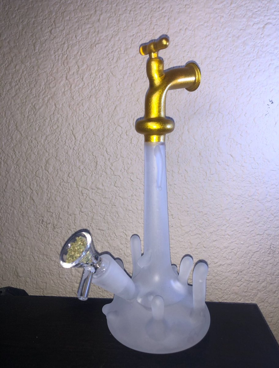 not me randomly having a version of this piece in my bong stash🚰 lol