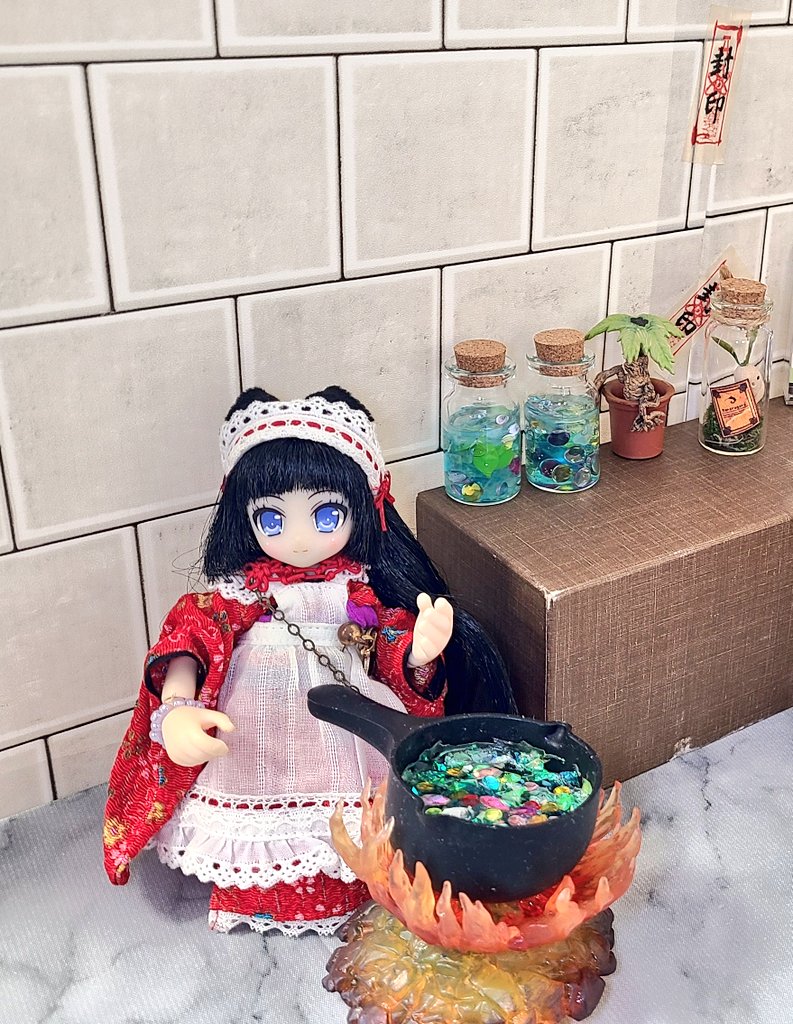 bakenyan21's tweet photo. 「美少女の聖水」
・古今東西あらゆる宗派の聖なる素材(宝虫等)をふんだんに使用した、万能な魔除けです
・霊体は壁もすり抜ける点に着目。ビンのまま紐を付けて振り回せば無限に使用可能です
・使用後は除霊ソルベとして美味しく召し上がれます
※開封後はお早めにお召し上がり下さい
#DOF23 https://t.co/7YhxPDfqUW