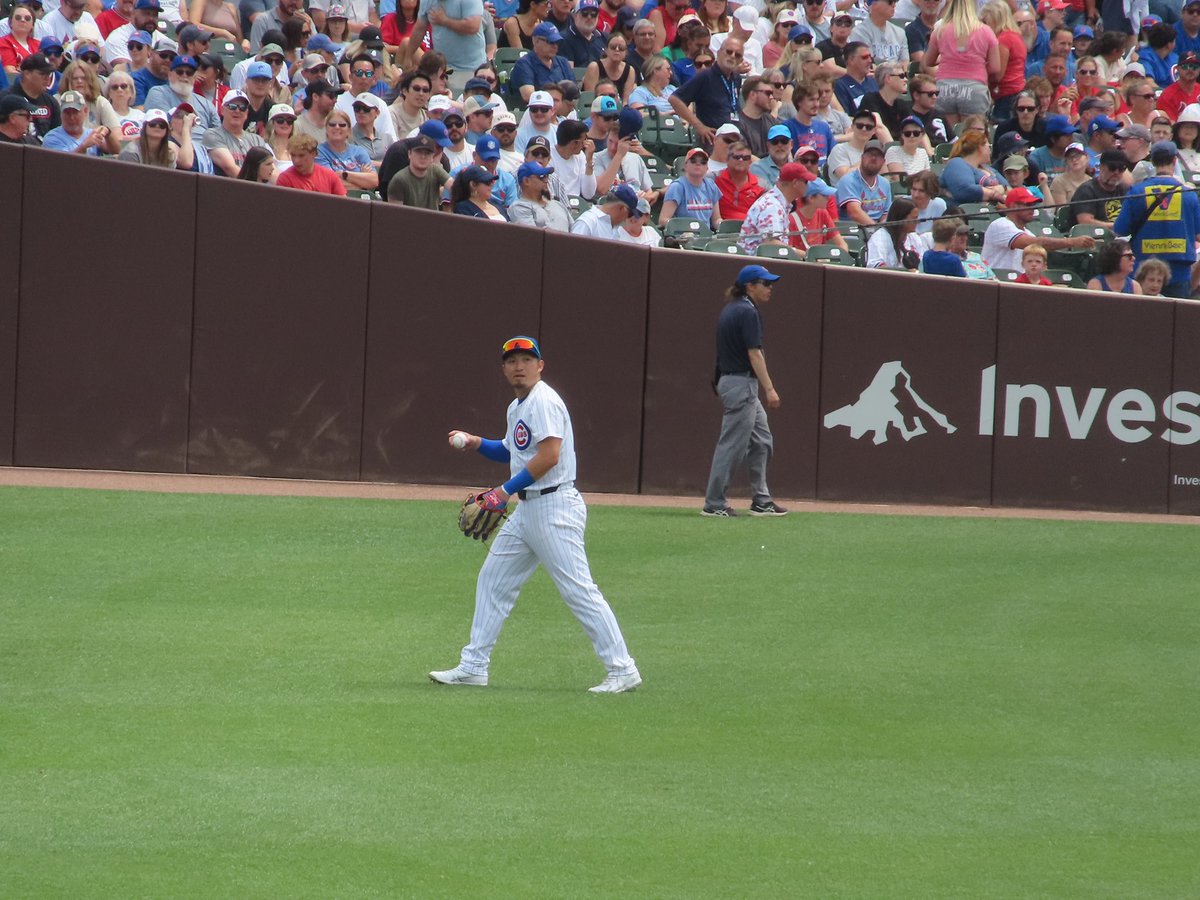 ChicagoBayStars's tweet photo. Seiya is the cleanup hitter of Cubs.
Seiza means sitting in a kneeling position.
Why did Seiya seiza near the second base?

#cubs
#seiyasuzuki
#鈴木誠也 
#正座
#鈴木正座 https://t.co/g06ZtQqxdu